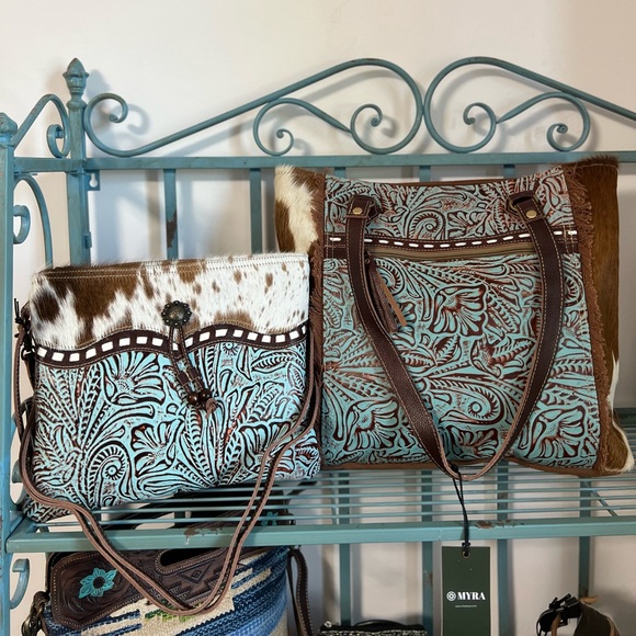 NEW Embossed green leather cowhide Floral Myra Bag ClutchCrossbody Small purse - Picture 3 of 9